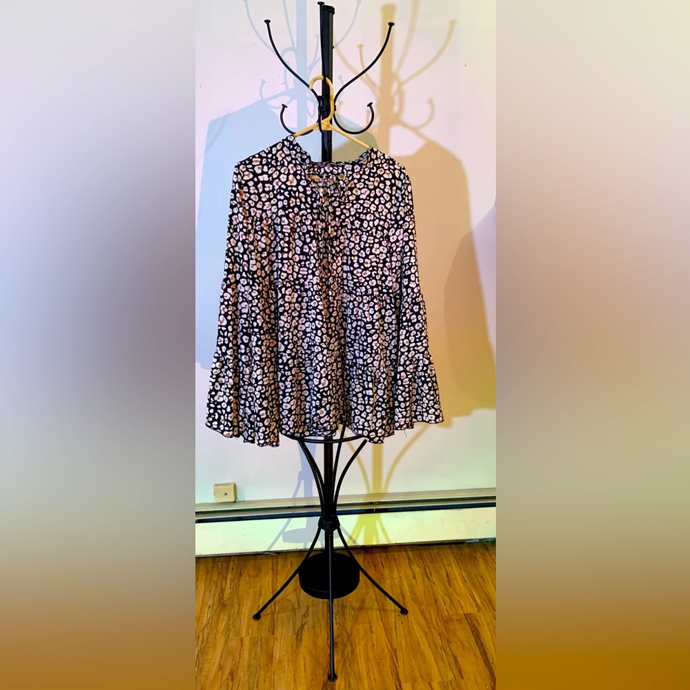 ⚪️ Large Cream and Black Leopard Print 3 Tiered Blouse 🟠